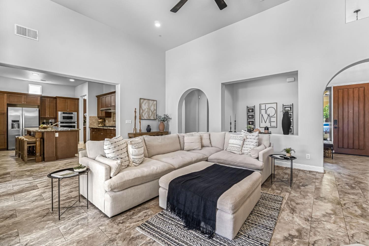 4096 N Newport Bay, Clovis, CA 93619