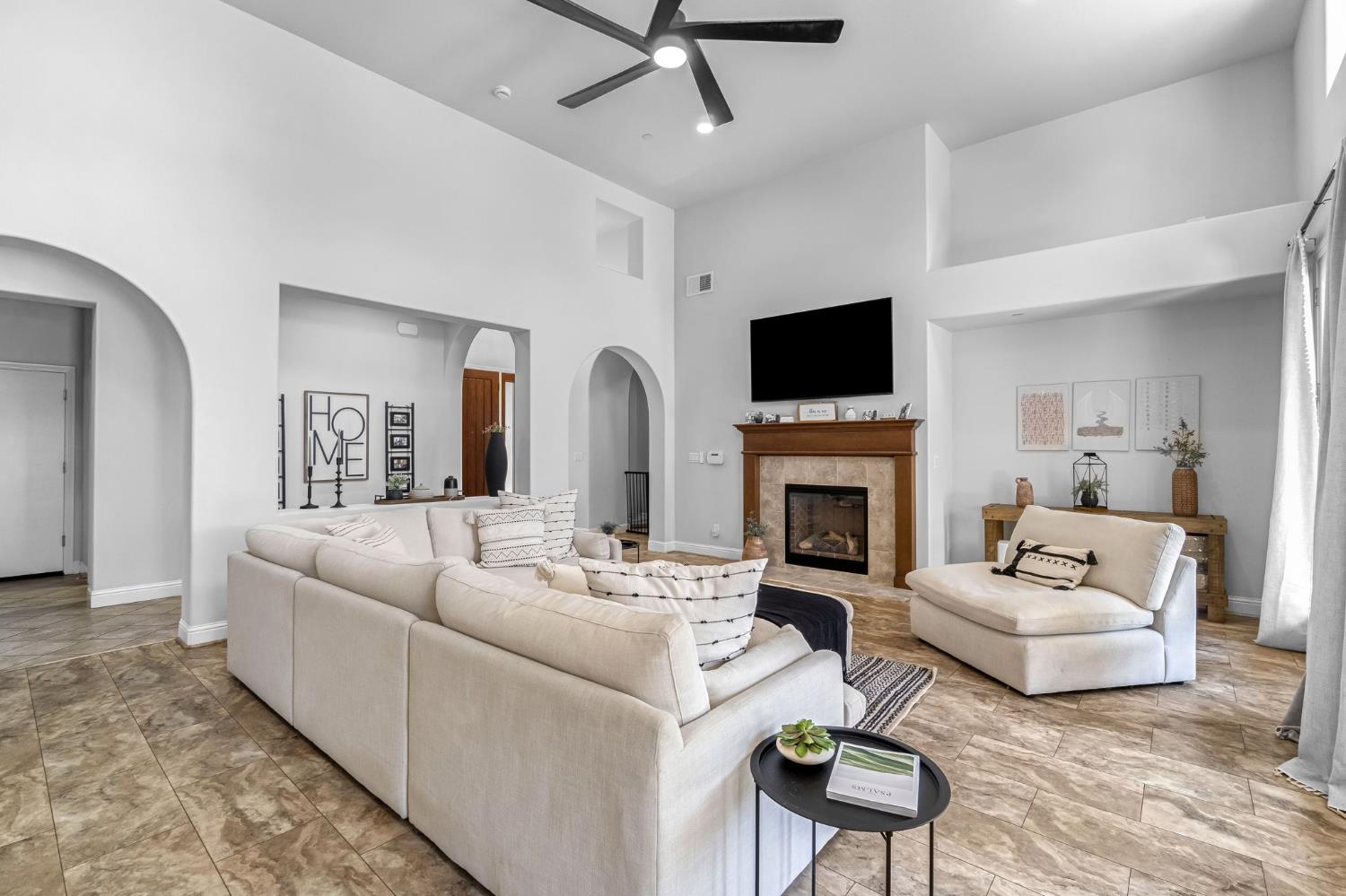 4096 N Newport Bay, Clovis, CA 93619