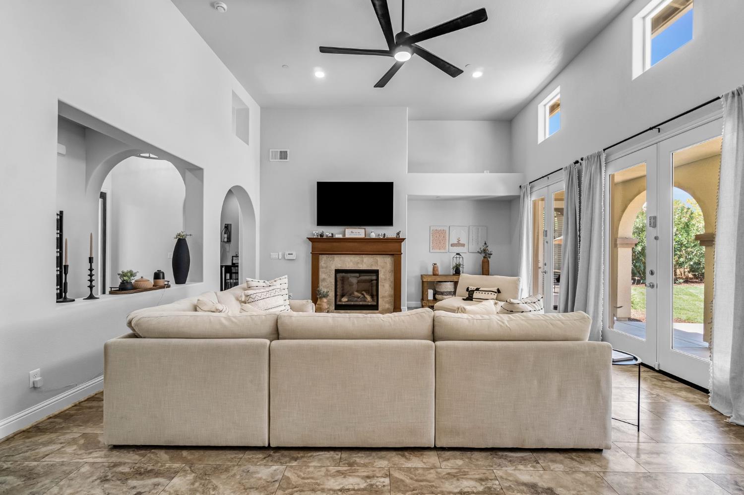 4096 N Newport Bay, Clovis, CA 93619