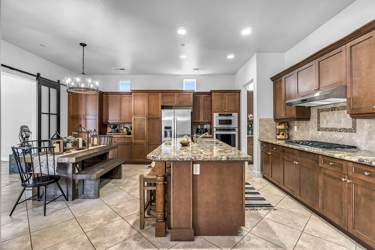 4096 N Newport Bay, Clovis, CA 93619