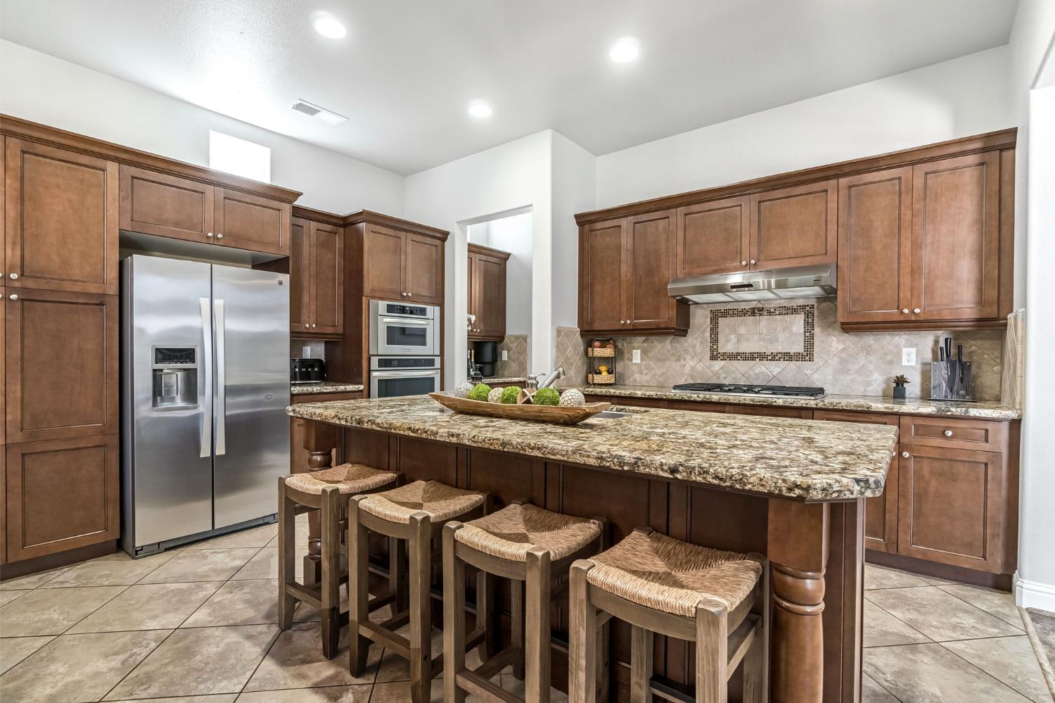 4096 N Newport Bay, Clovis, CA 93619