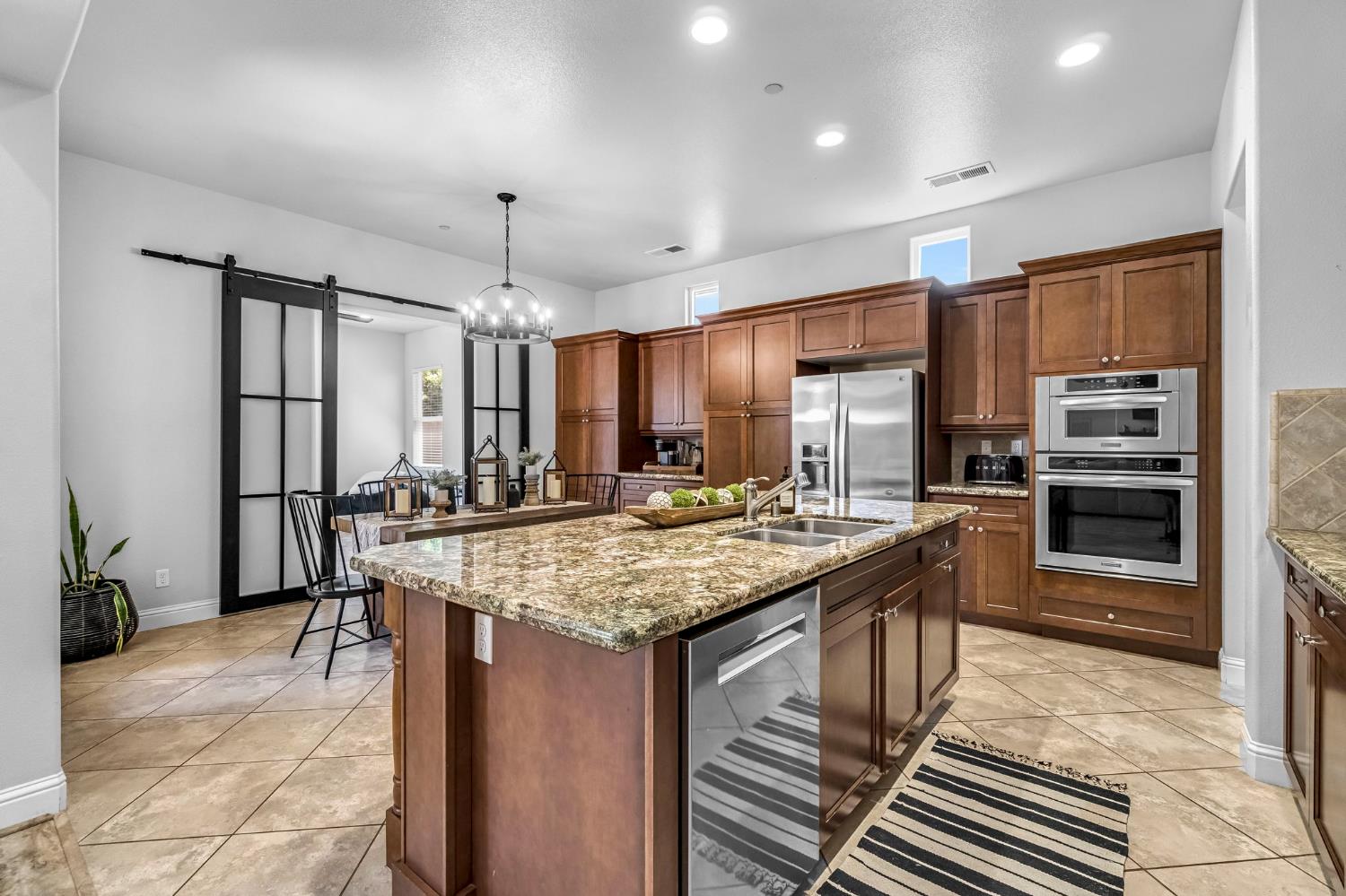 4096 N Newport Bay, Clovis, CA 93619