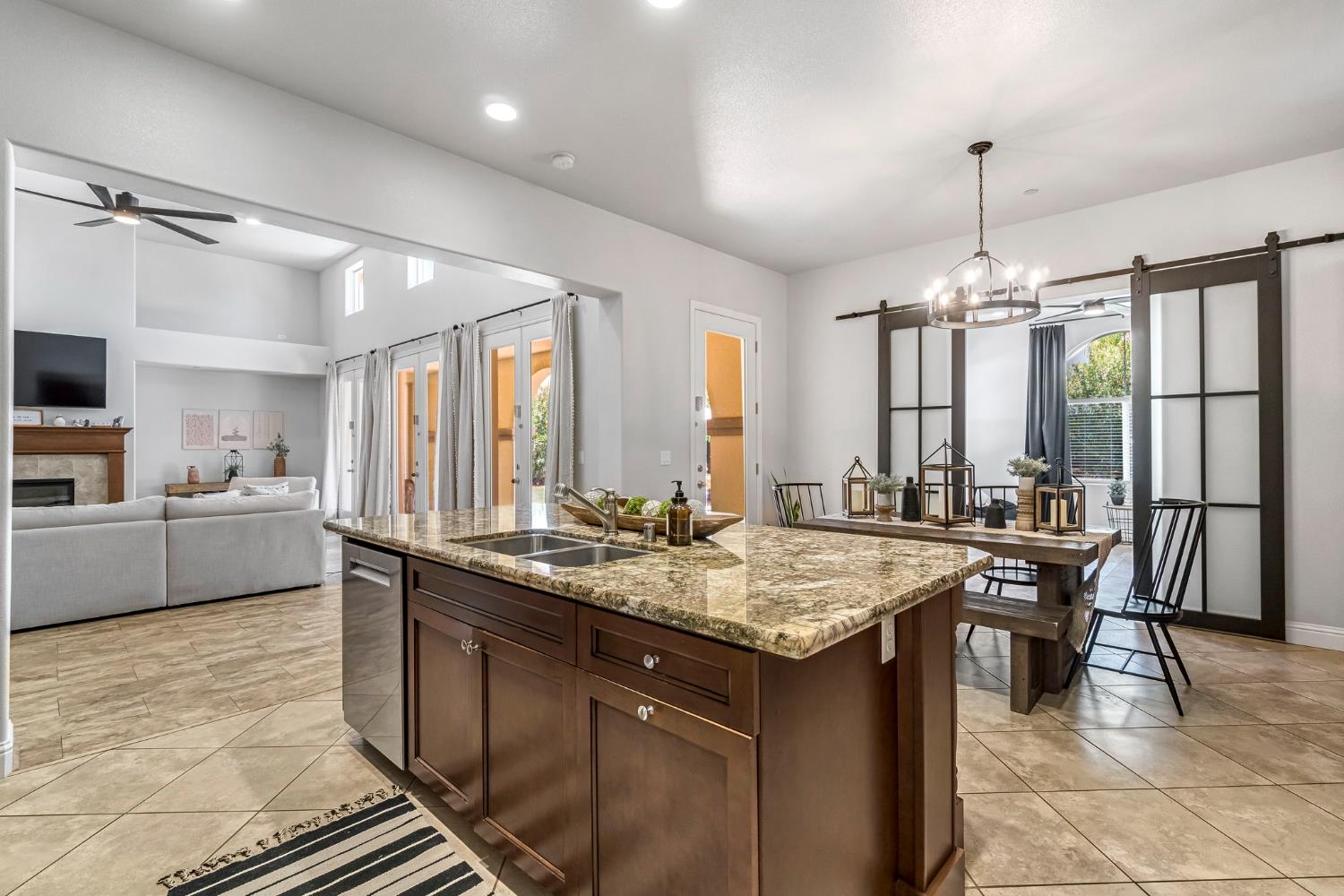 4096 N Newport Bay, Clovis, CA 93619
