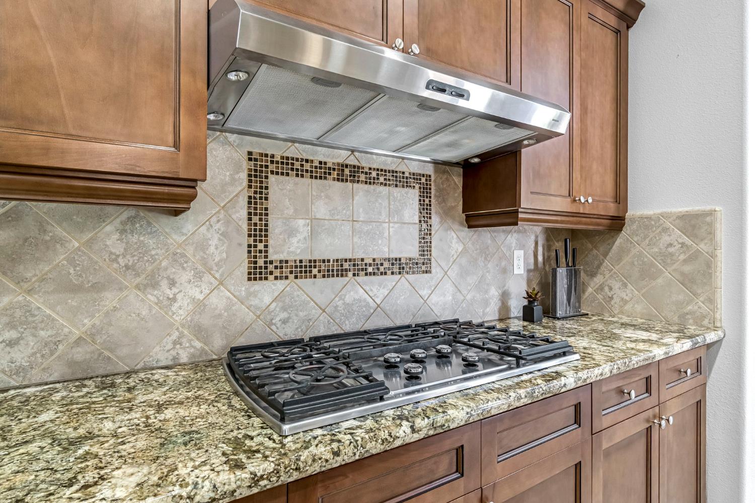 4096 N Newport Bay, Clovis, CA 93619
