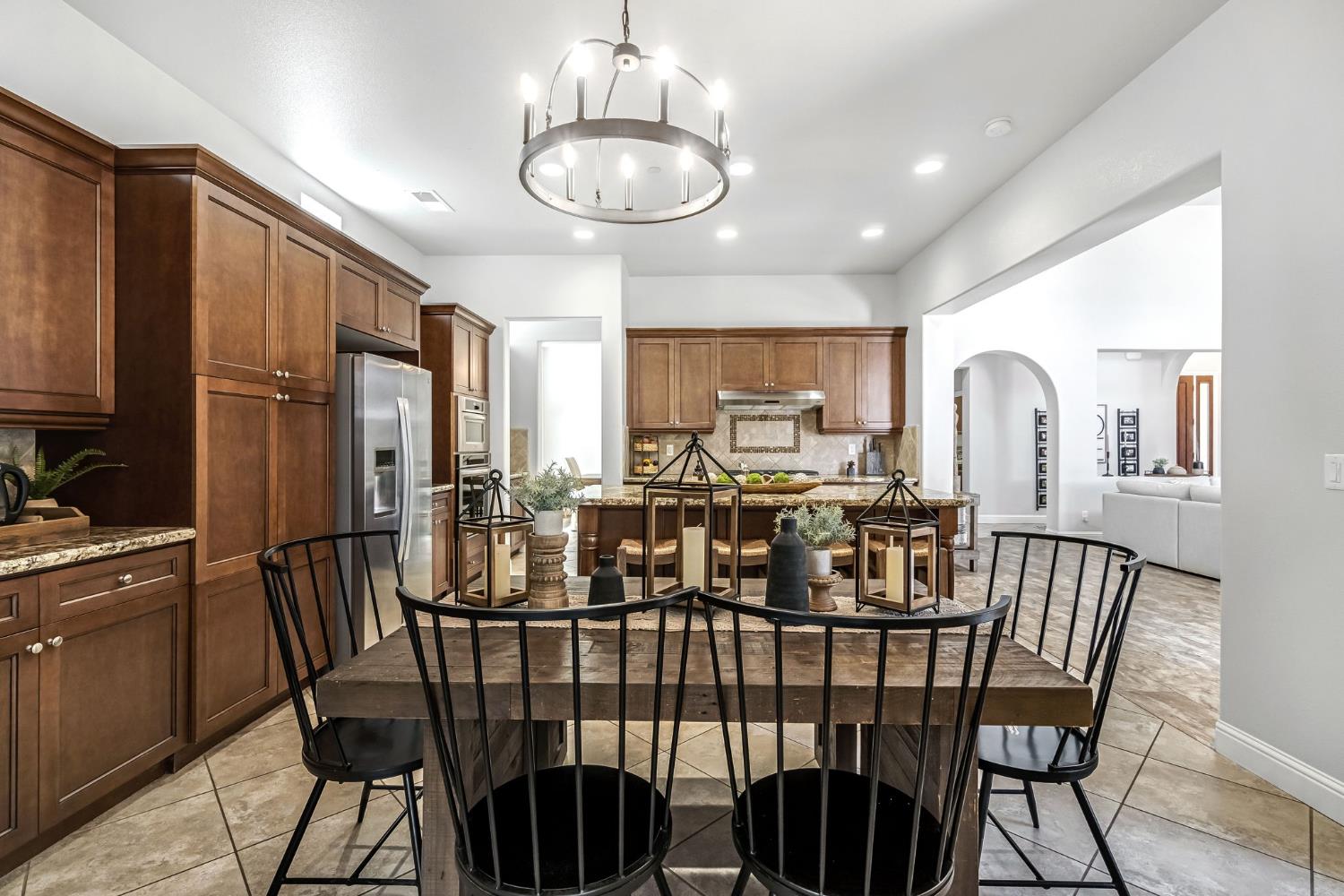 4096 N Newport Bay, Clovis, CA 93619