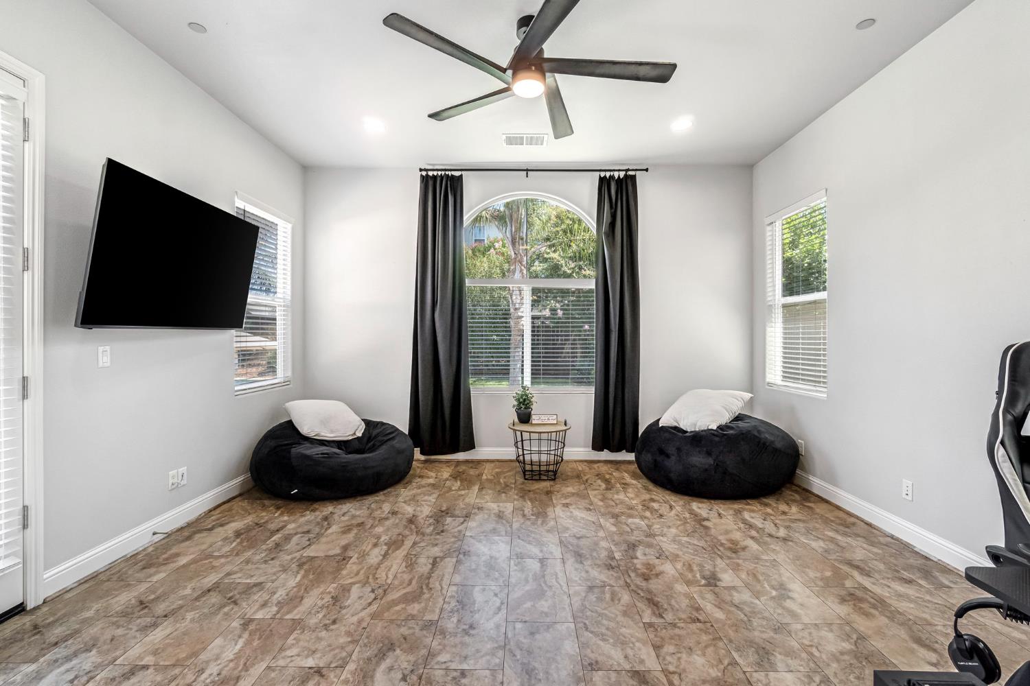4096 N Newport Bay, Clovis, CA 93619