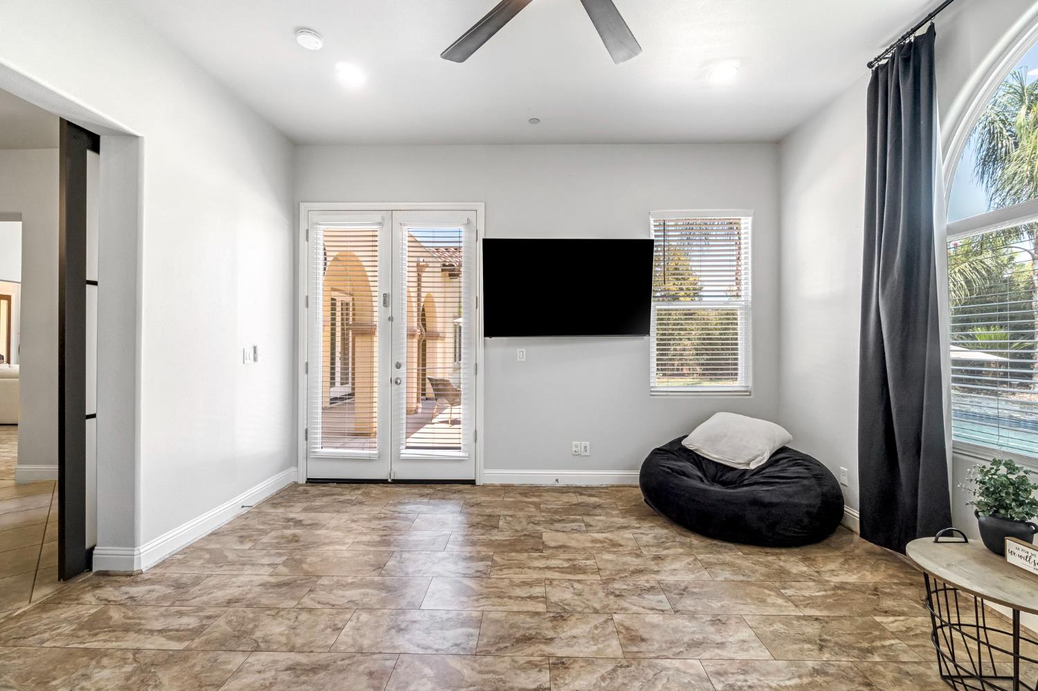 4096 N Newport Bay, Clovis, CA 93619