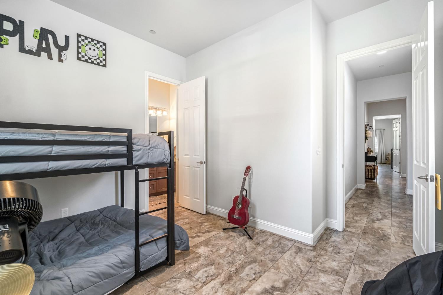 4096 N Newport Bay, Clovis, CA 93619