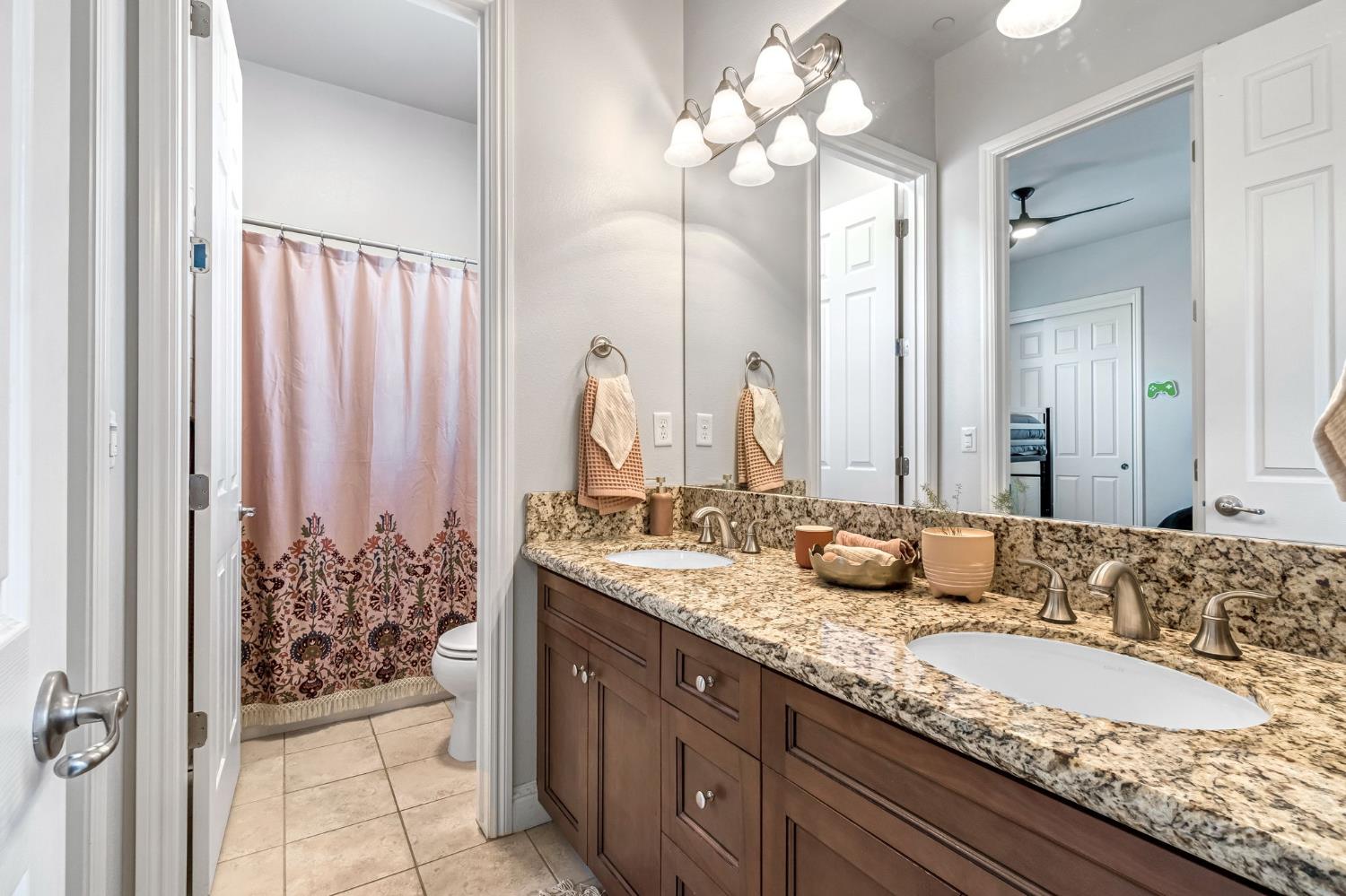 4096 N Newport Bay, Clovis, CA 93619