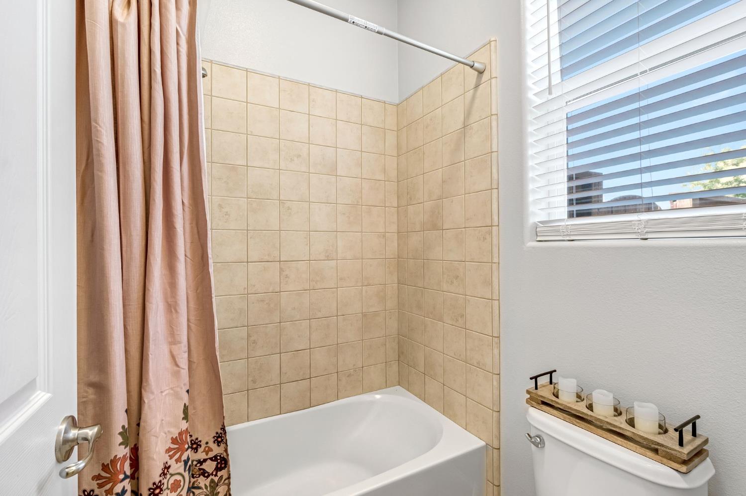 4096 N Newport Bay, Clovis, CA 93619