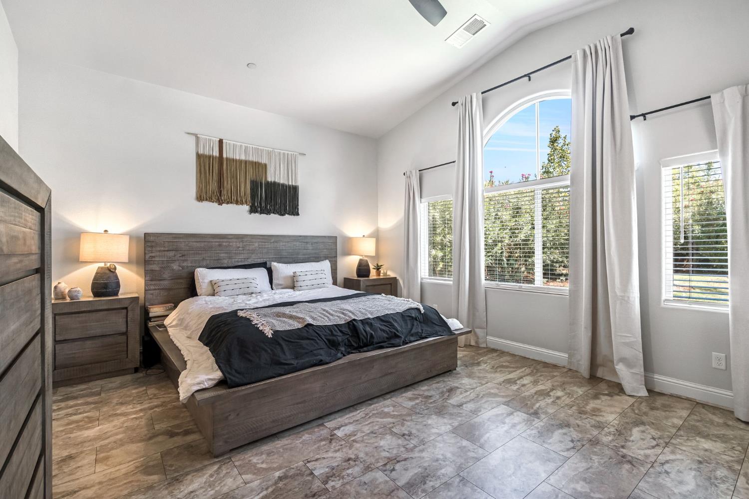 4096 N Newport Bay, Clovis, CA 93619