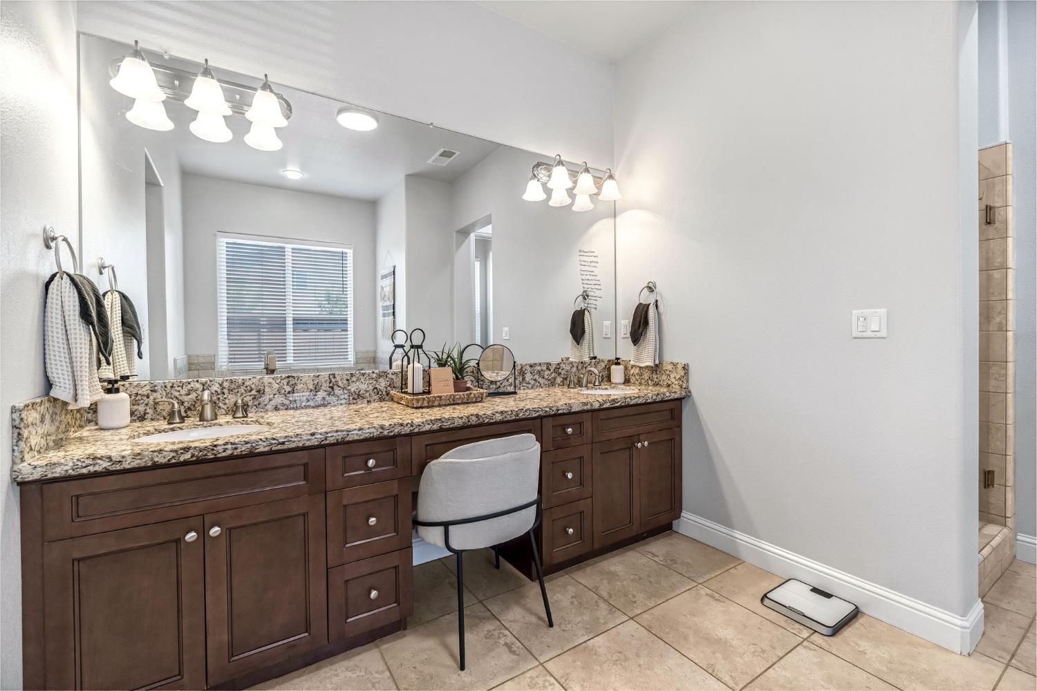 4096 N Newport Bay, Clovis, CA 93619