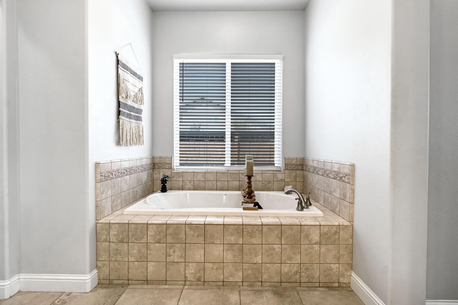 4096 N Newport Bay, Clovis, CA 93619