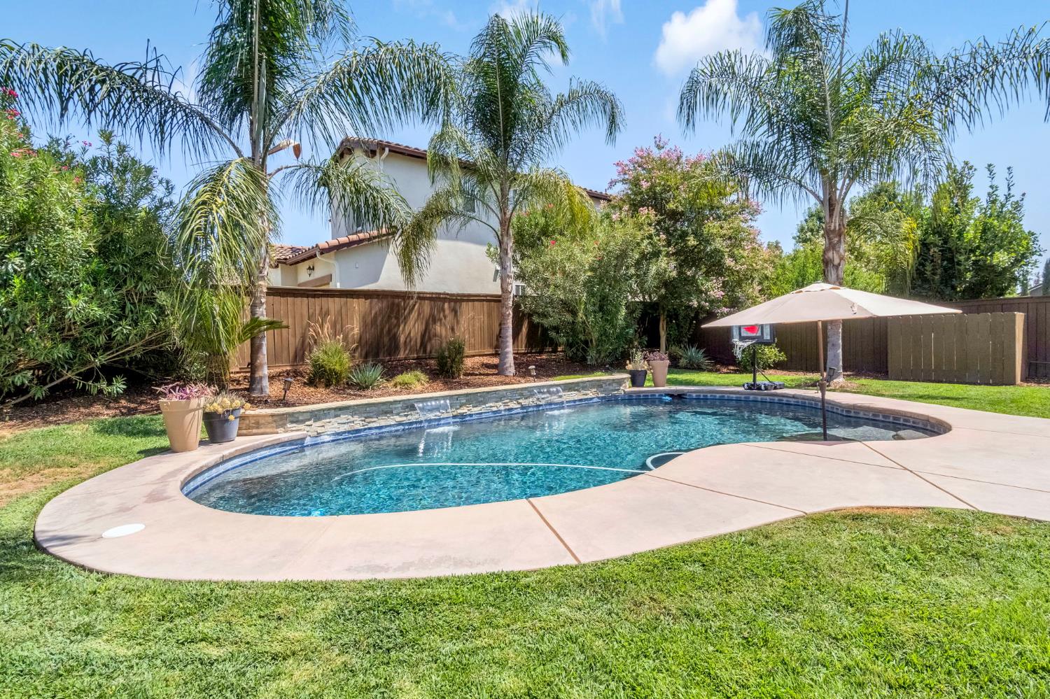 4096 N Newport Bay, Clovis, CA 93619