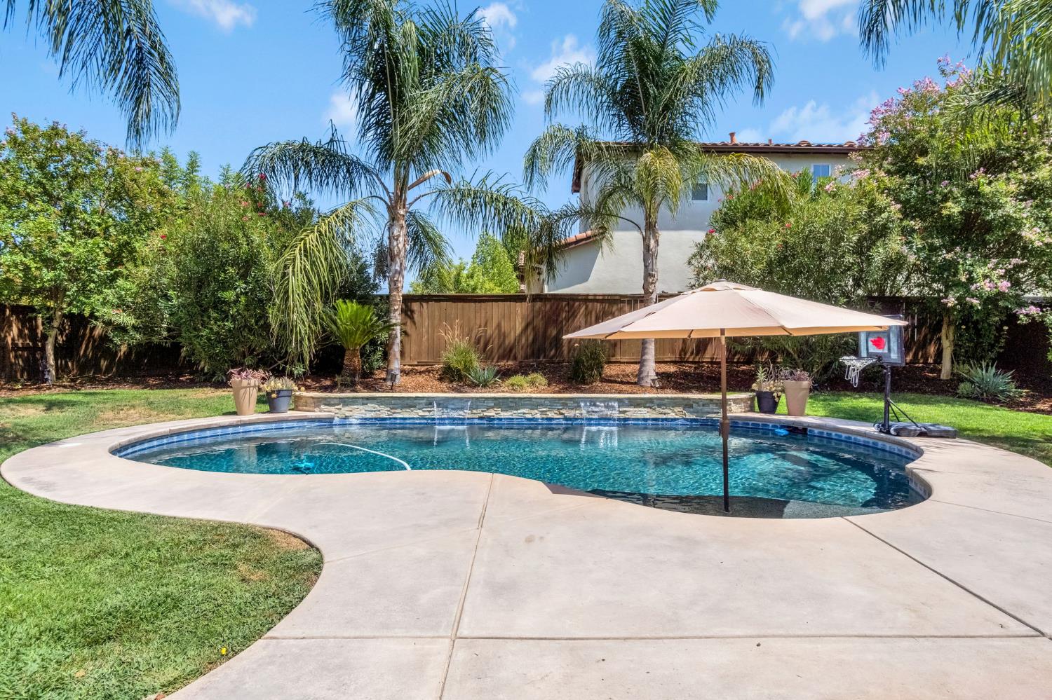 4096 N Newport Bay, Clovis, CA 93619
