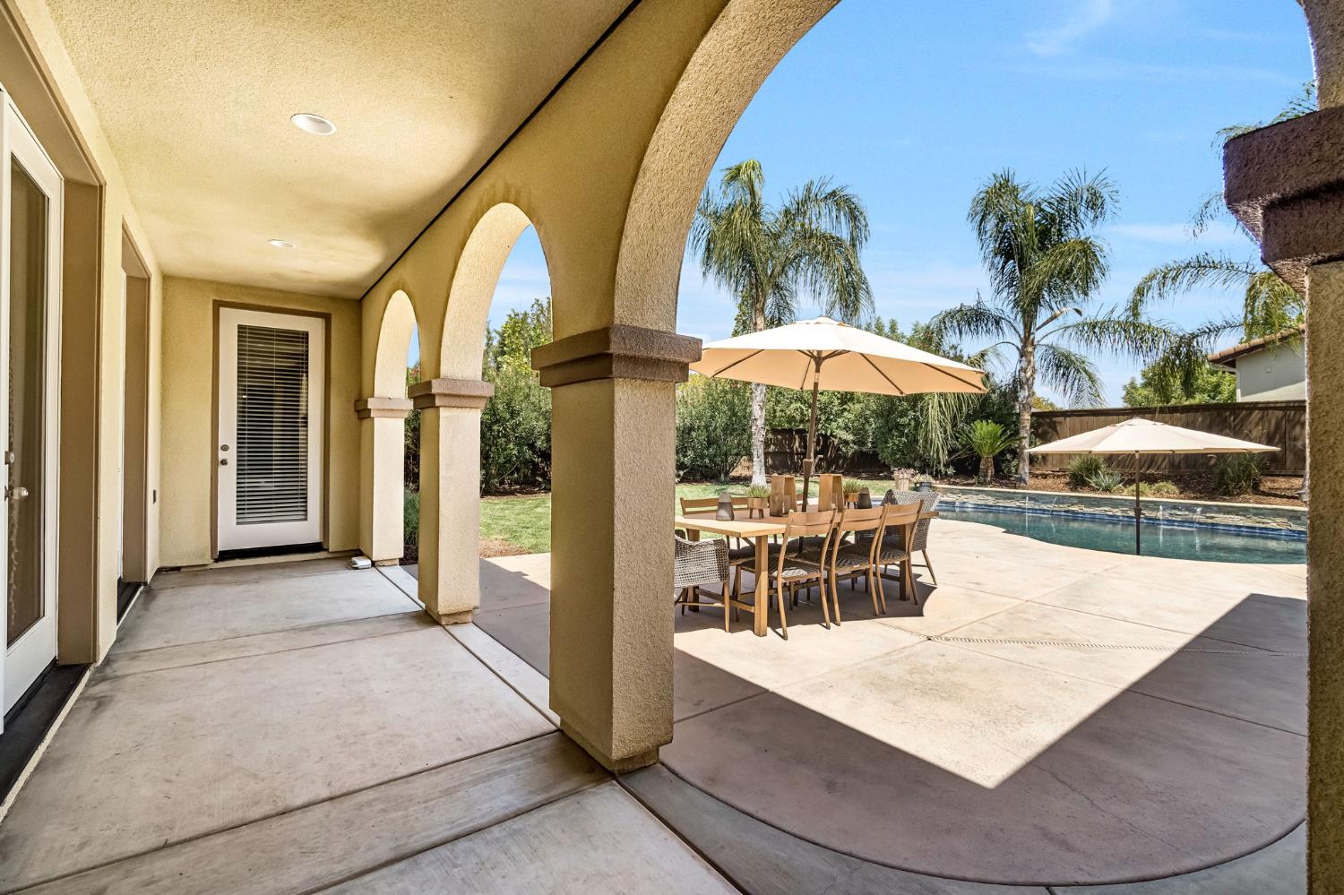 4096 N Newport Bay, Clovis, CA 93619