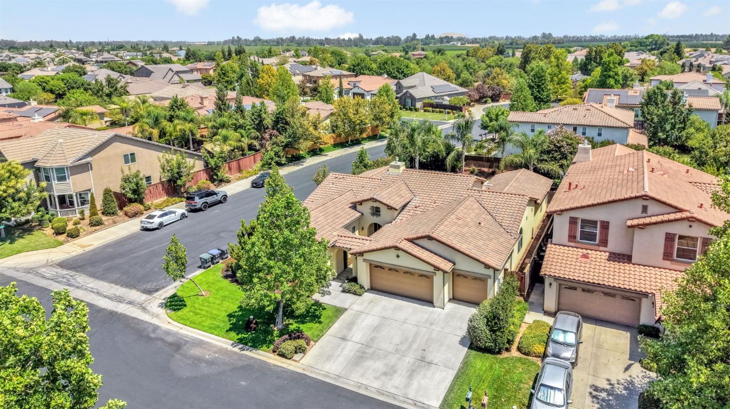 4096 N Newport Bay, Clovis, CA 93619