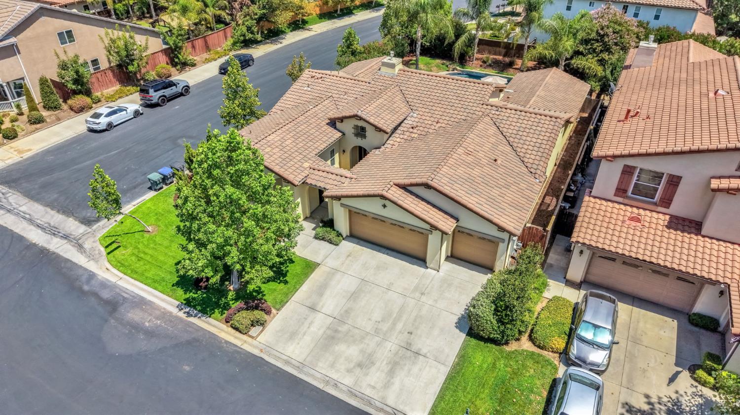 4096 N Newport Bay, Clovis, CA 93619