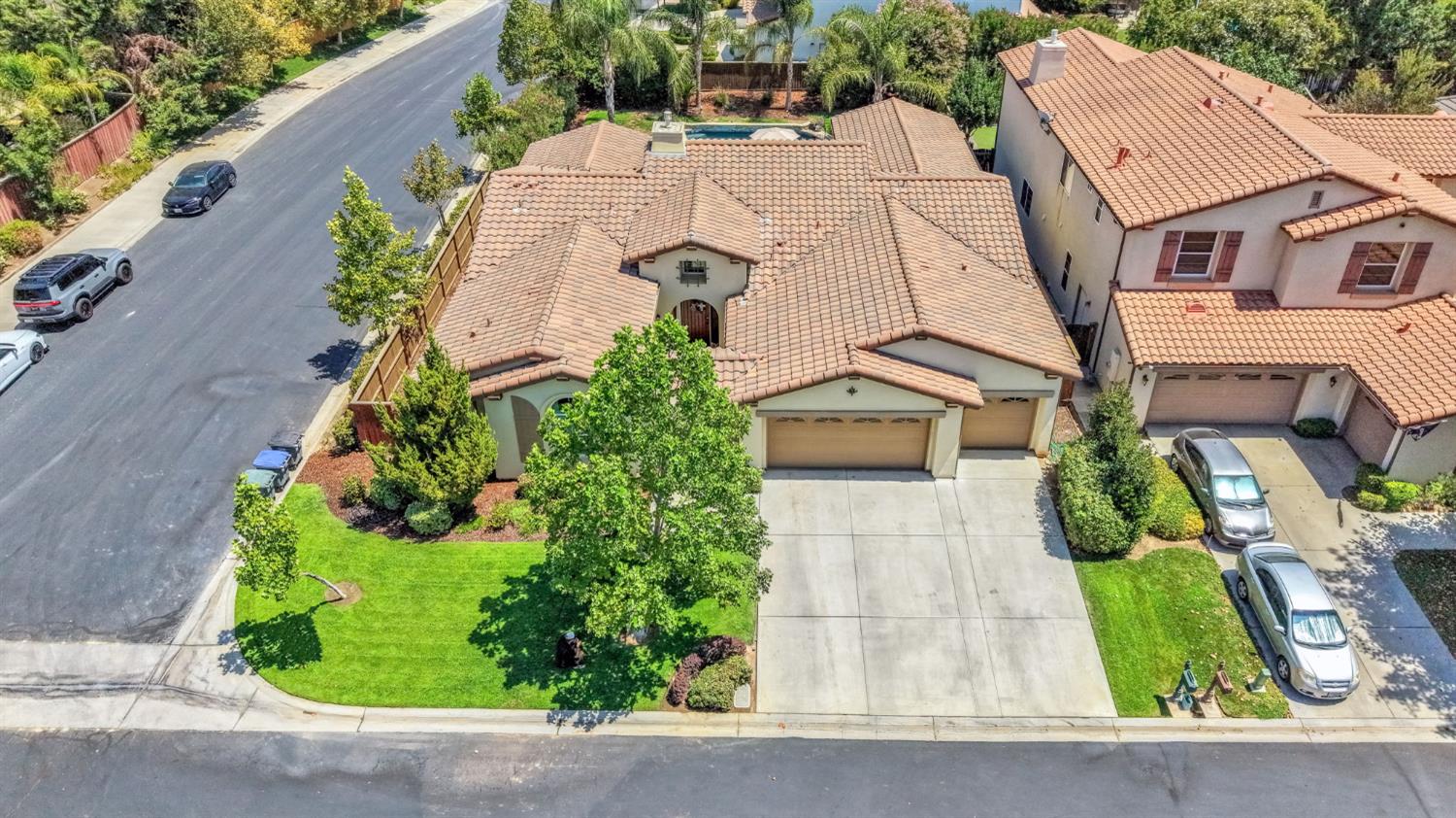 4096 N Newport Bay, Clovis, CA 93619