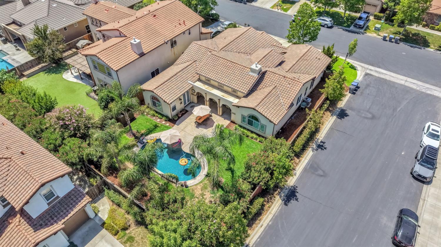 4096 N Newport Bay, Clovis, CA 93619