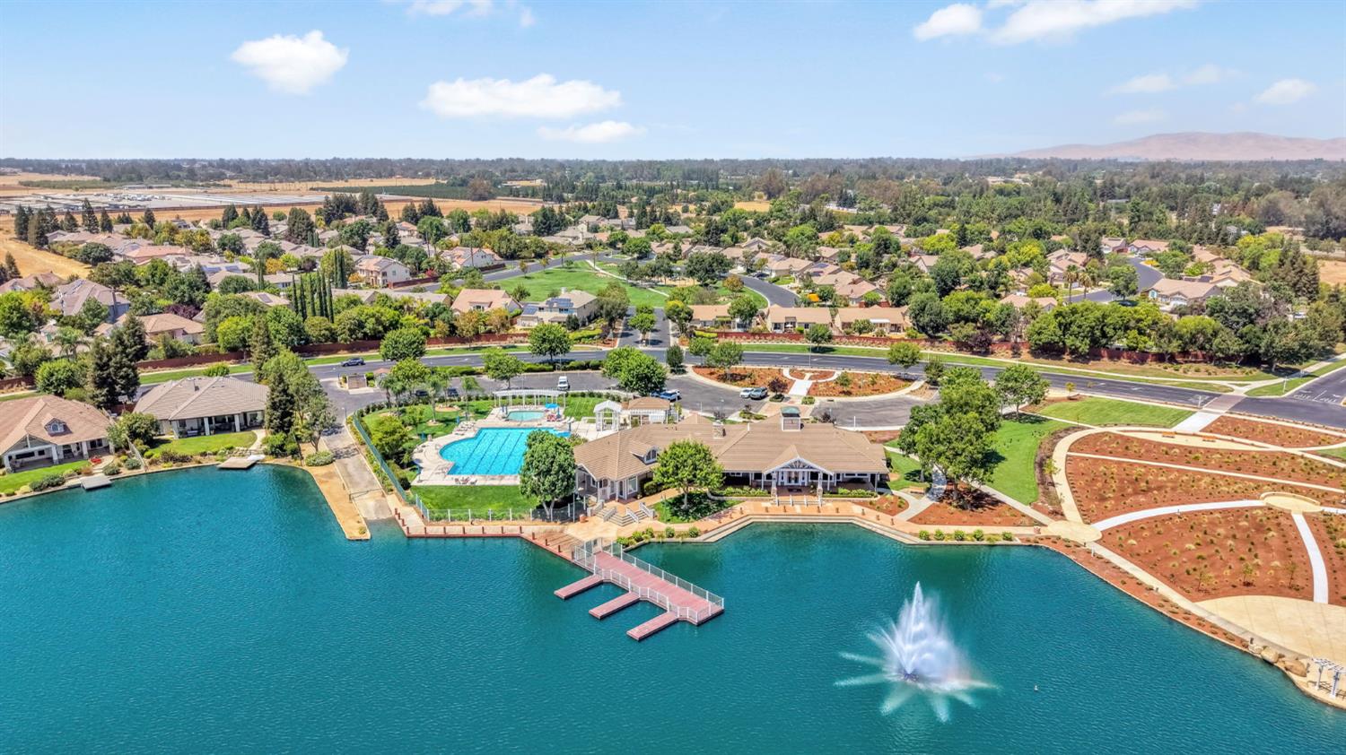 4096 N Newport Bay, Clovis, CA 93619