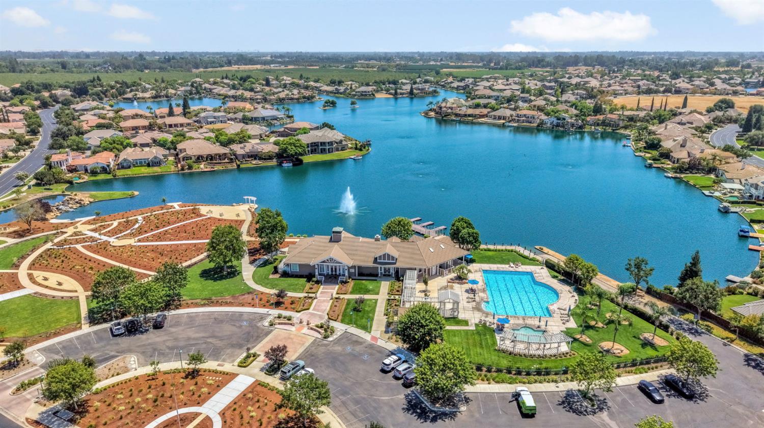 4096 N Newport Bay, Clovis, CA 93619