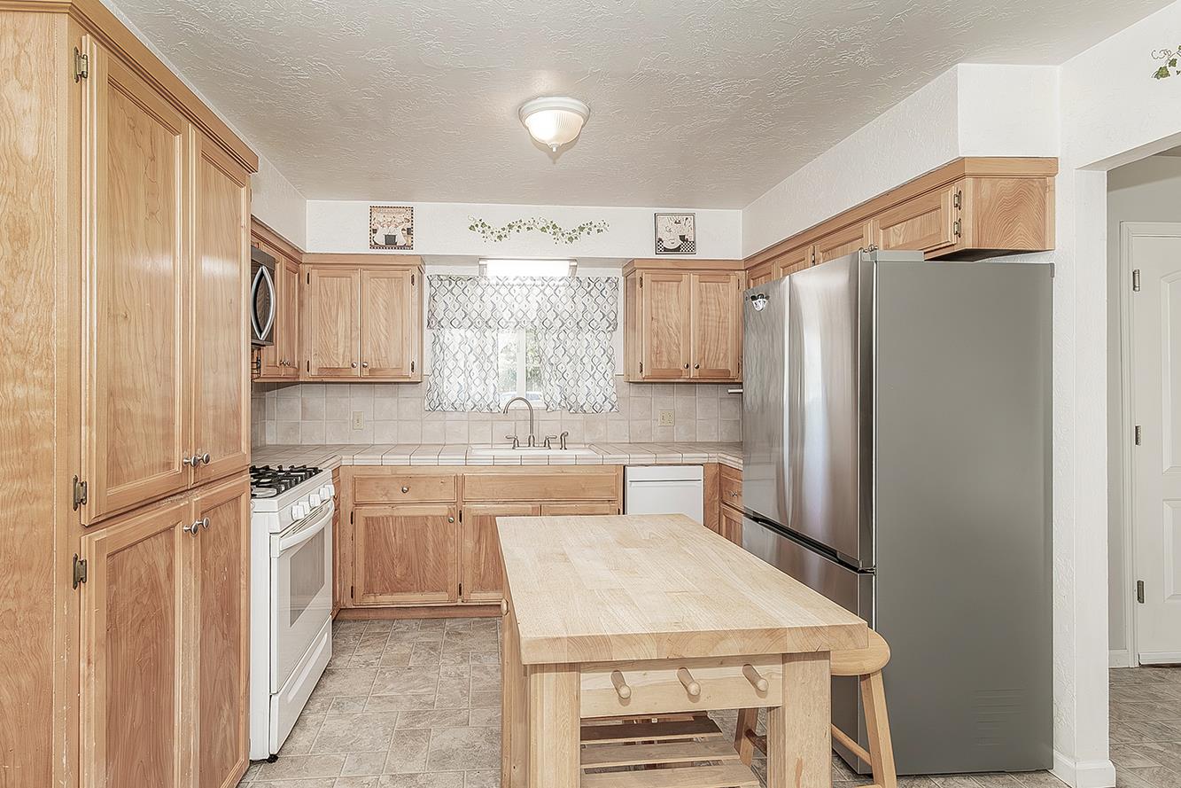 2014 N Kensington Way, Hanford, CA 93230