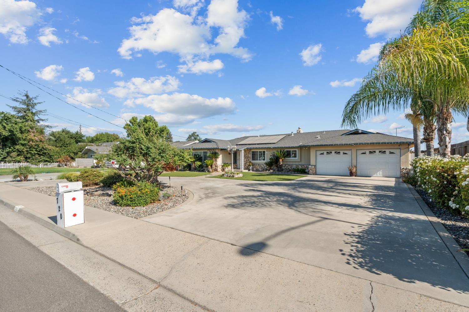 720 E Adams Ave, Fowler, CA 93625