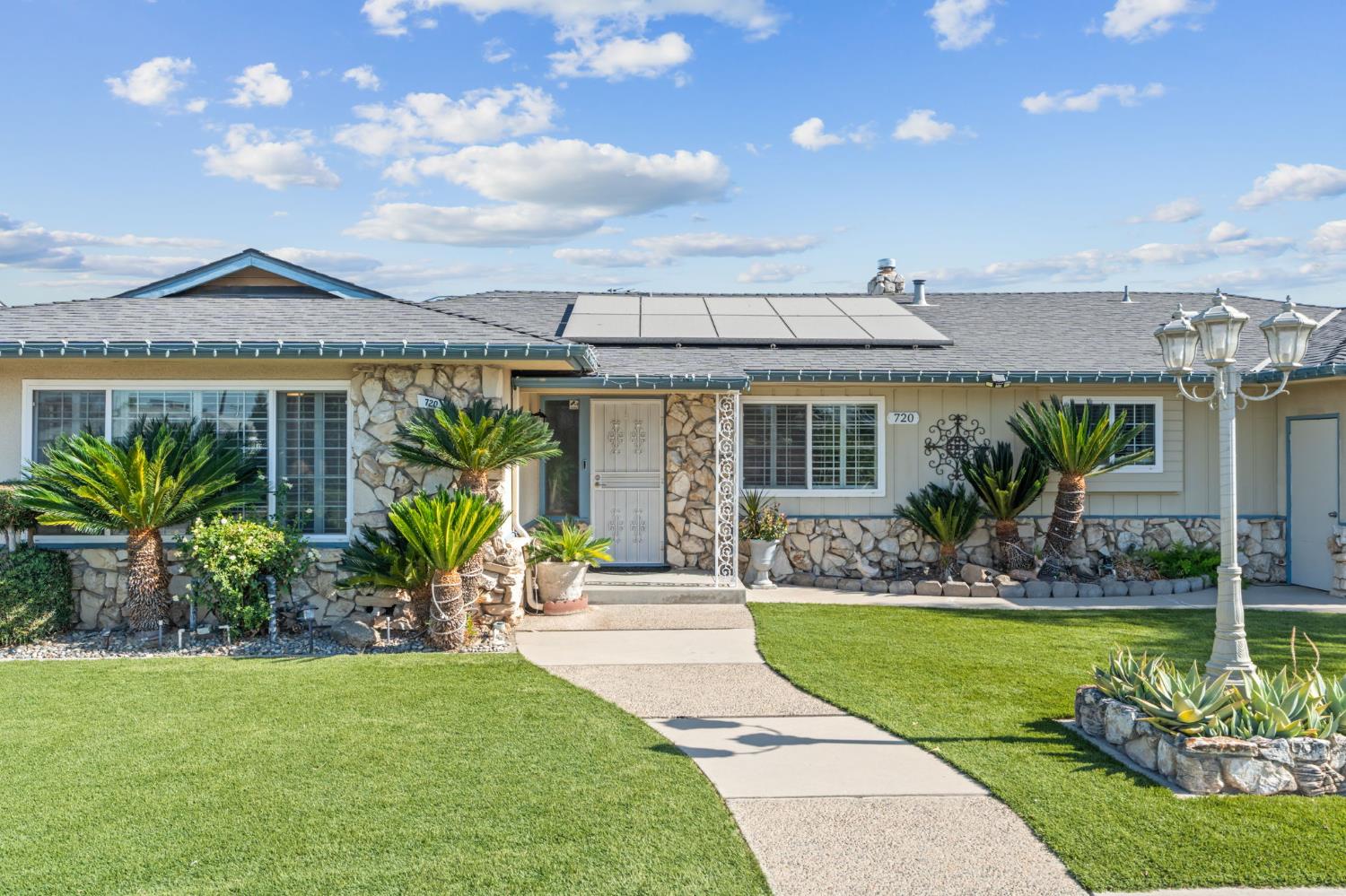 720 E Adams Ave, Fowler, CA 93625