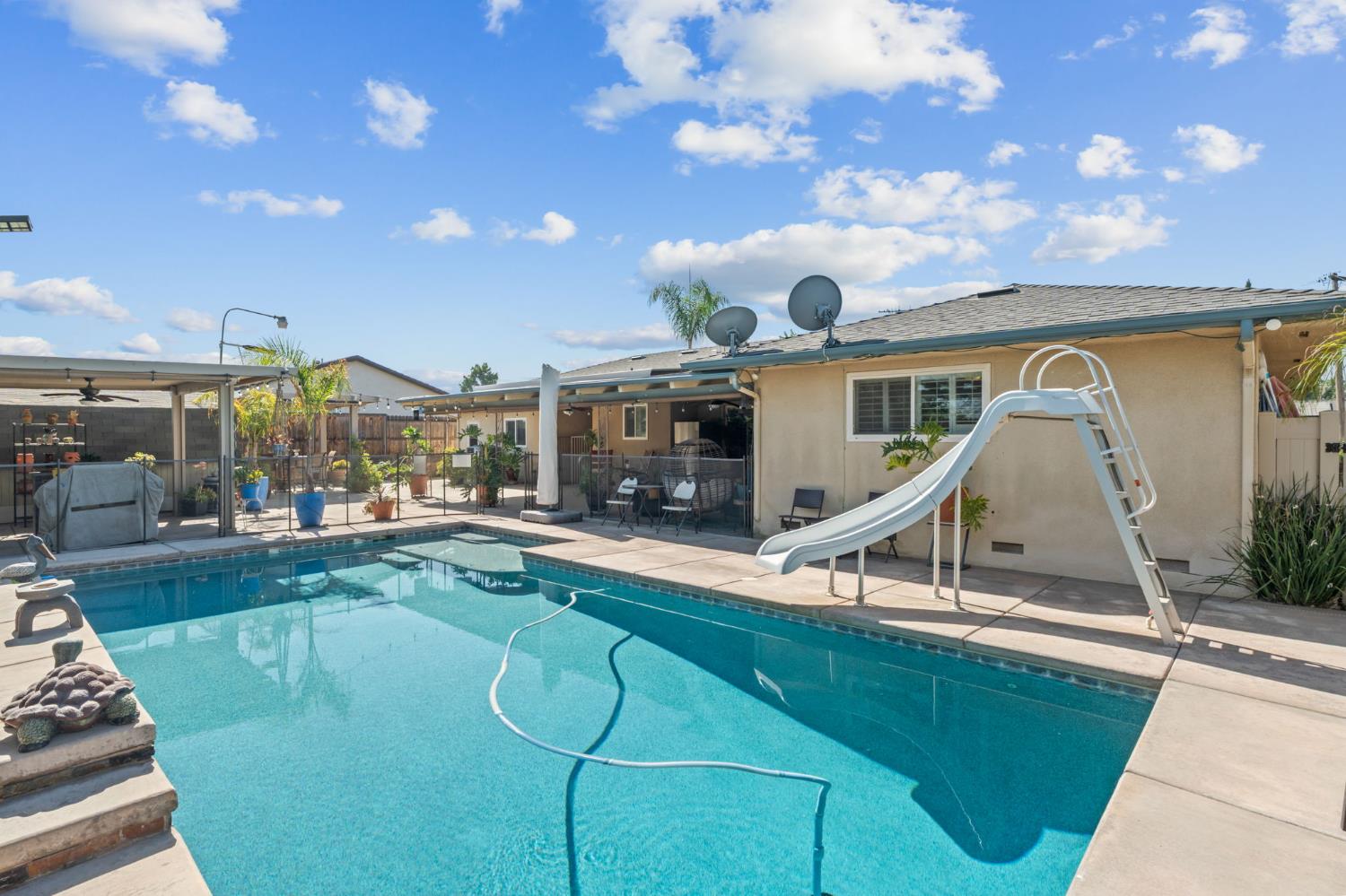 720 E Adams Ave, Fowler, CA 93625