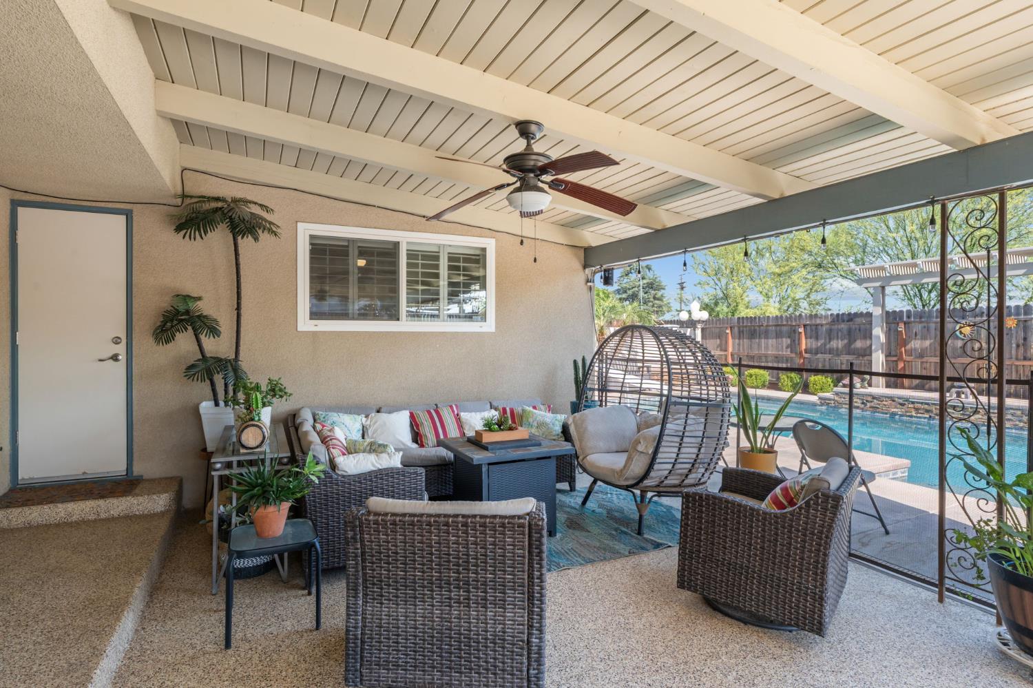 720 E Adams Ave, Fowler, CA 93625