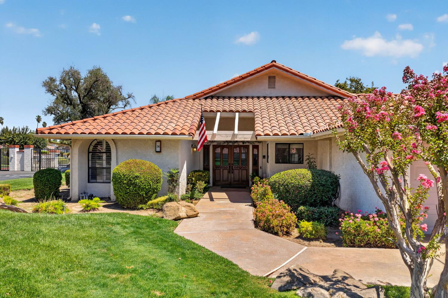 28 Seasons Ct, Madera, CA 93637