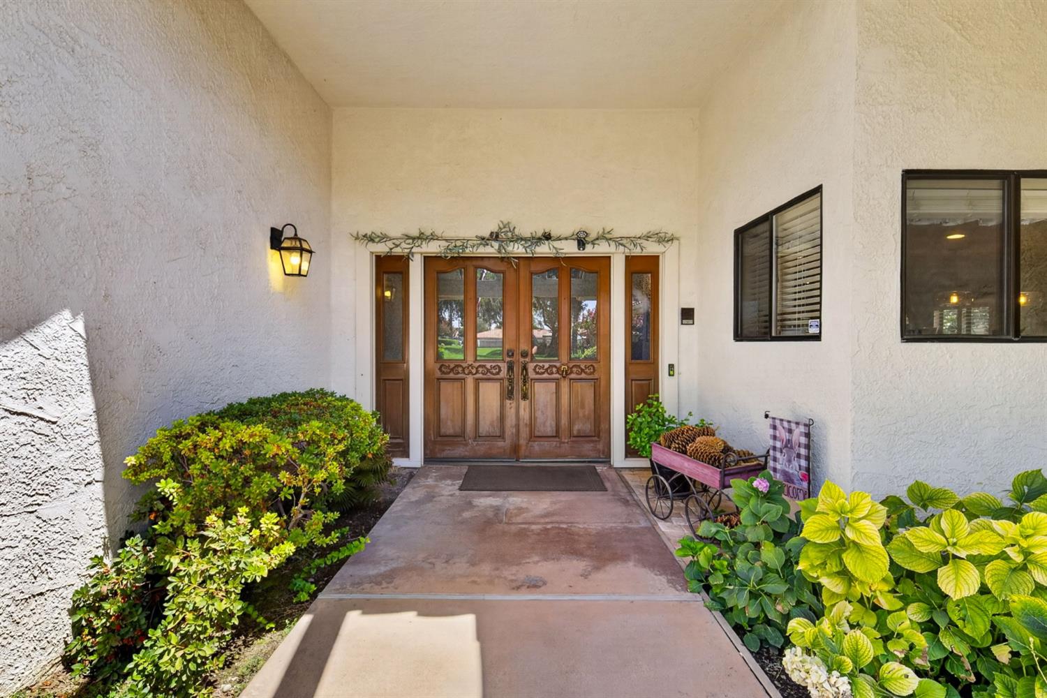 28 Seasons Ct, Madera, CA 93637