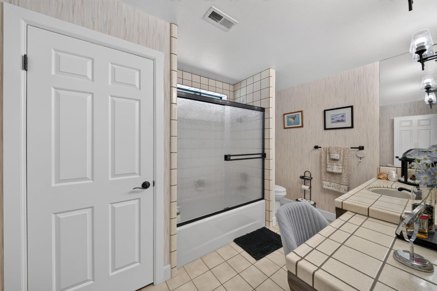 28 Seasons Ct, Madera, CA 93637