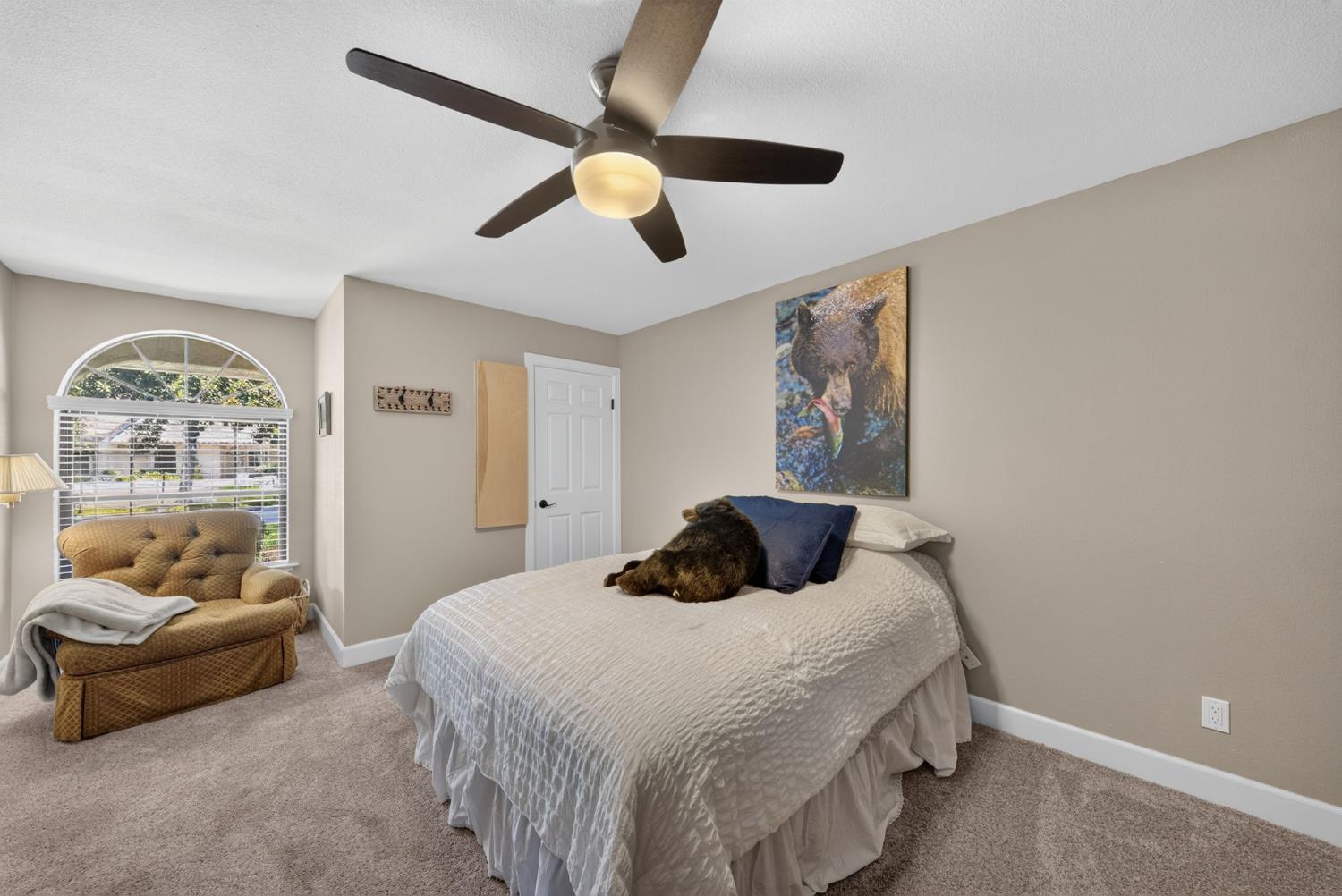 28 Seasons Ct, Madera, CA 93637