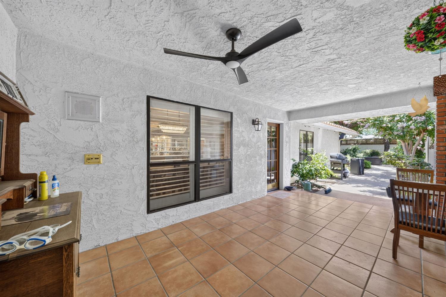 28 Seasons Ct, Madera, CA 93637