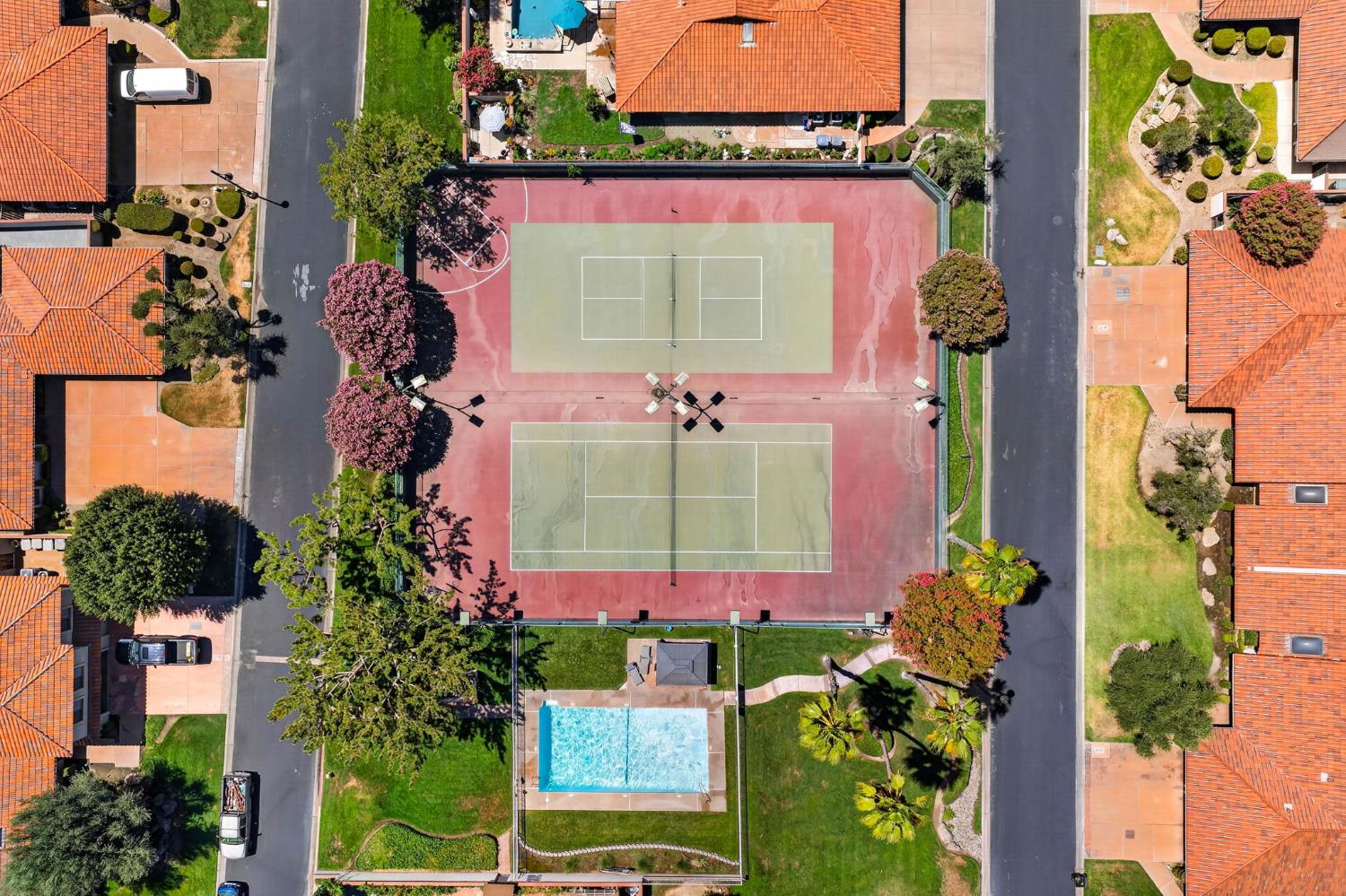 28 Seasons Ct, Madera, CA 93637