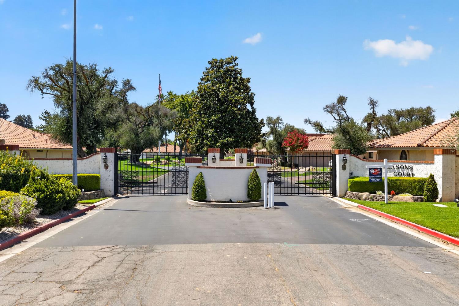 28 Seasons Ct, Madera, CA 93637