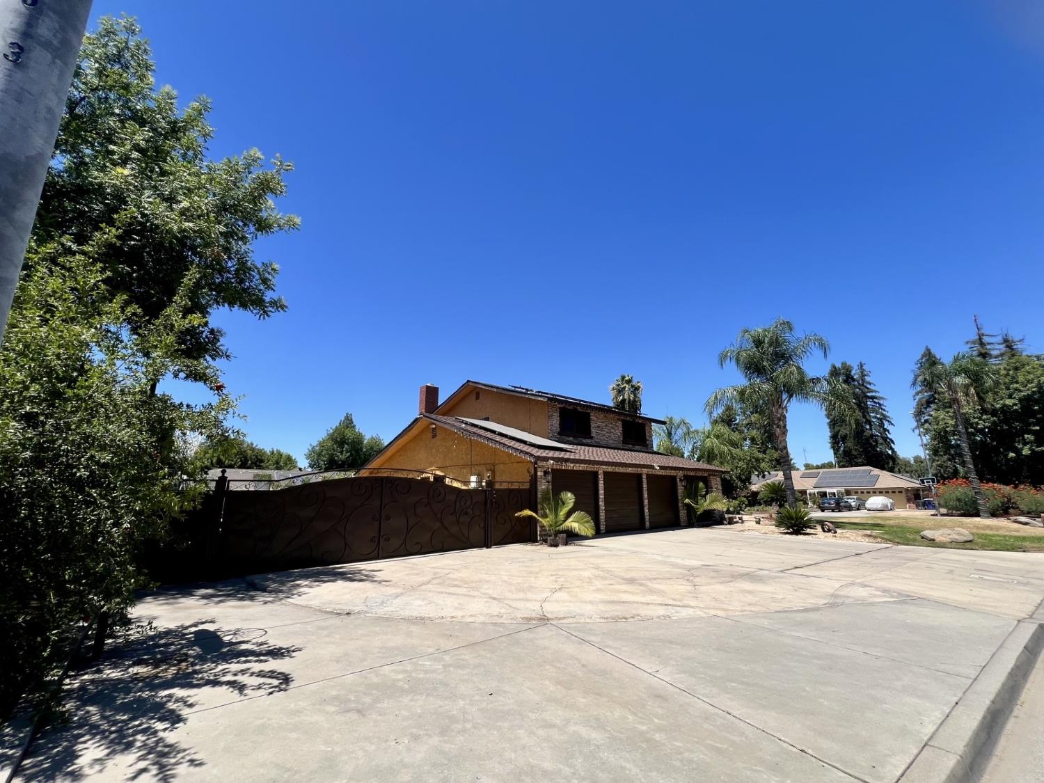 1534 S Sylmar Ave, Fresno, CA 93727