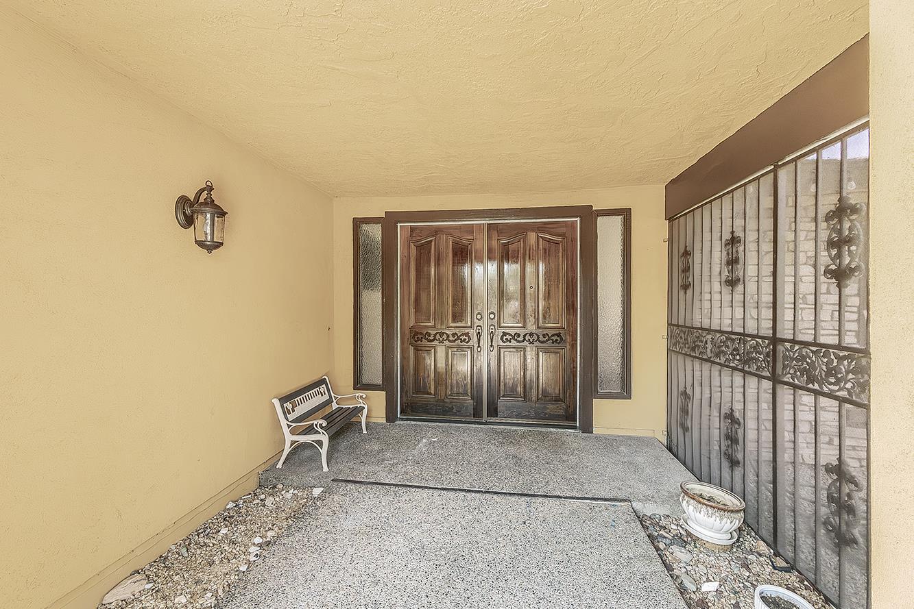 1534 S Sylmar Ave, Fresno, CA 93727