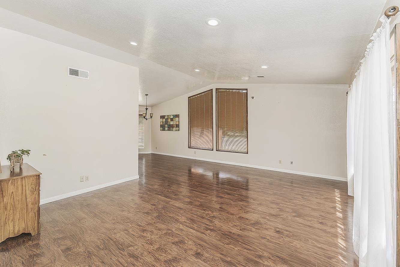 1534 S Sylmar Ave, Fresno, CA 93727
