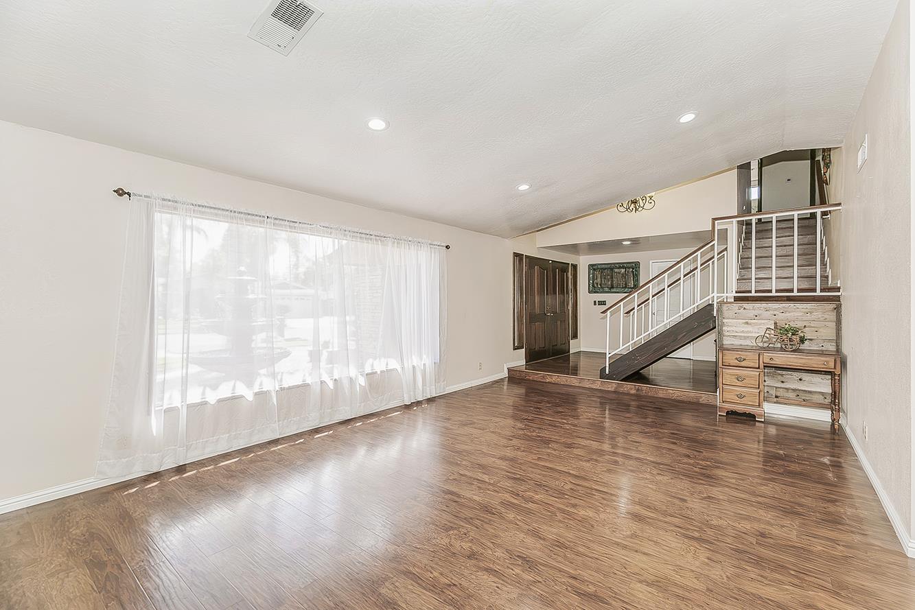 1534 S Sylmar Ave, Fresno, CA 93727
