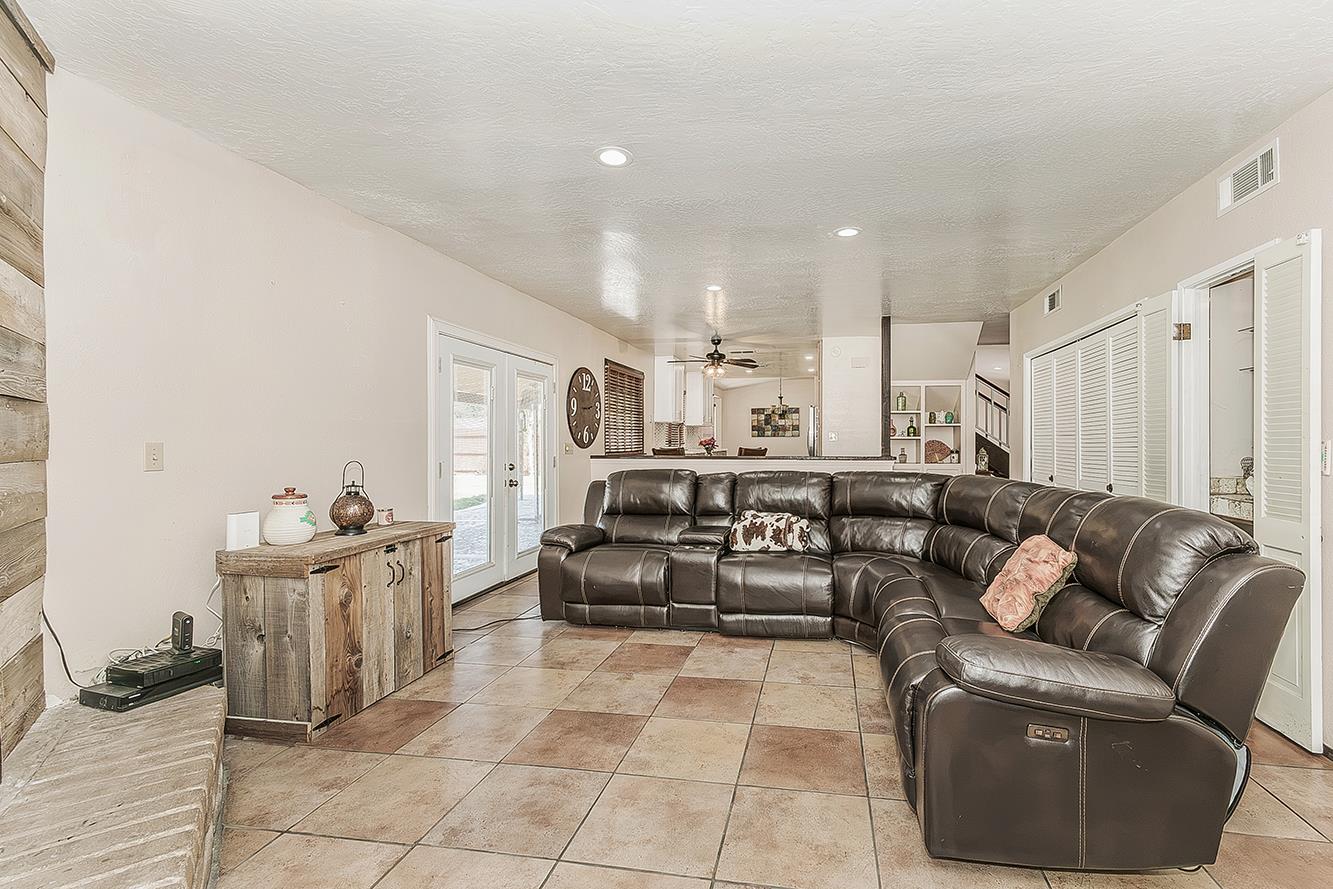 1534 S Sylmar Ave, Fresno, CA 93727