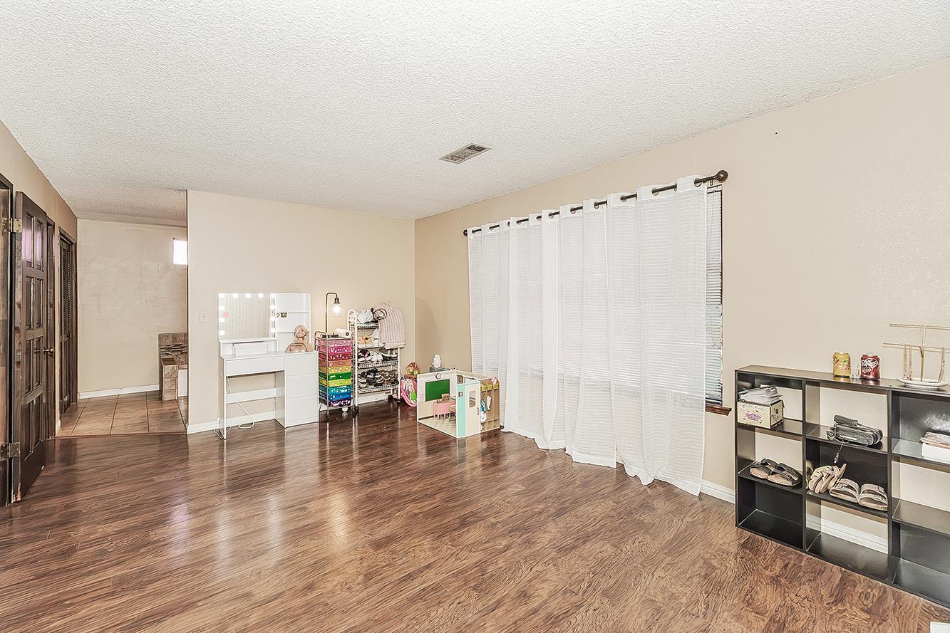 1534 S Sylmar Ave, Fresno, CA 93727