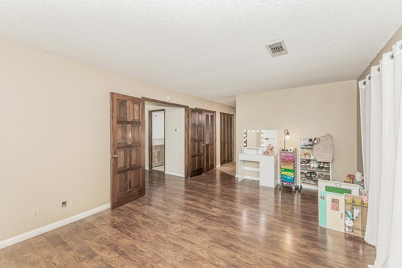1534 S Sylmar Ave, Fresno, CA 93727
