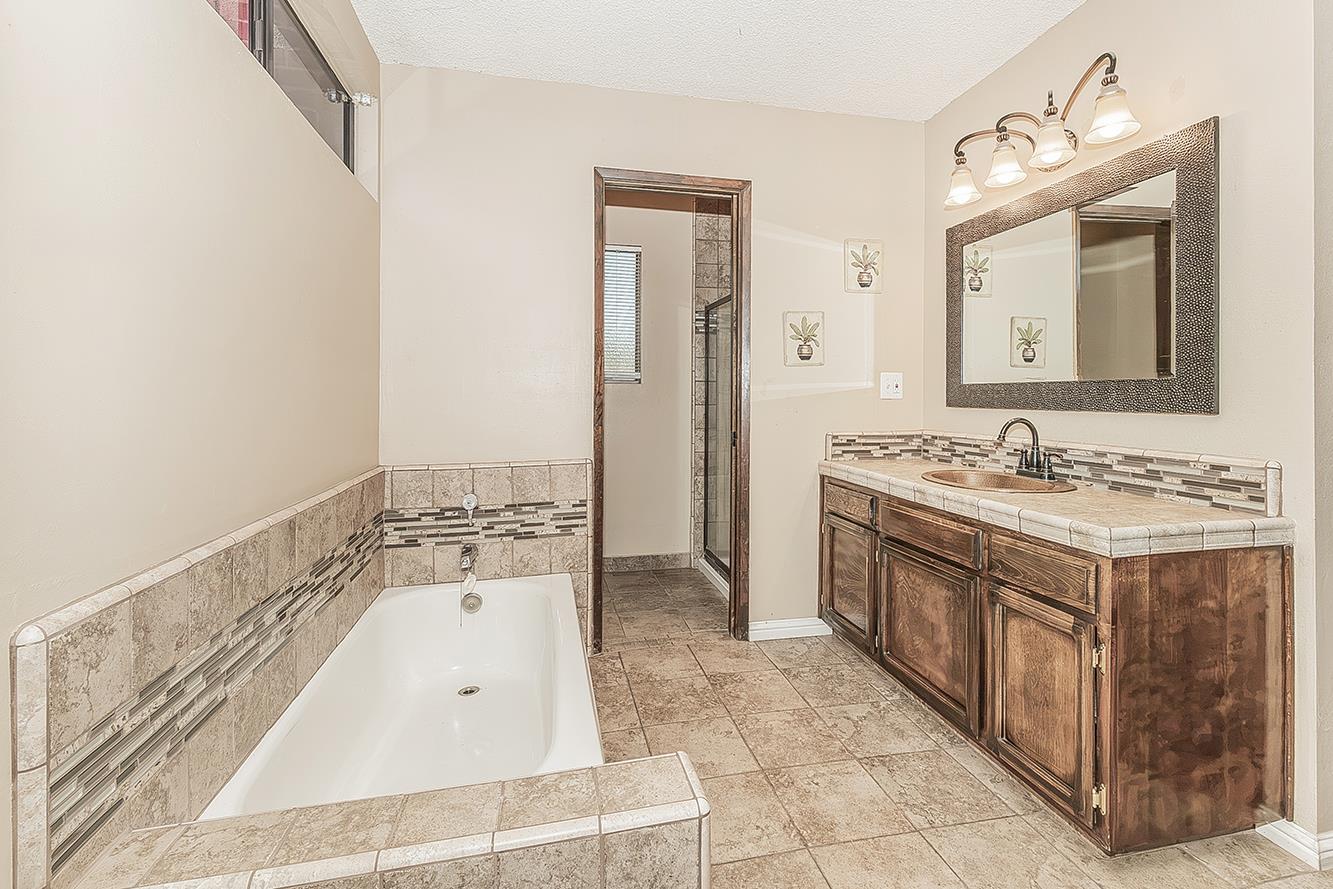 1534 S Sylmar Ave, Fresno, CA 93727