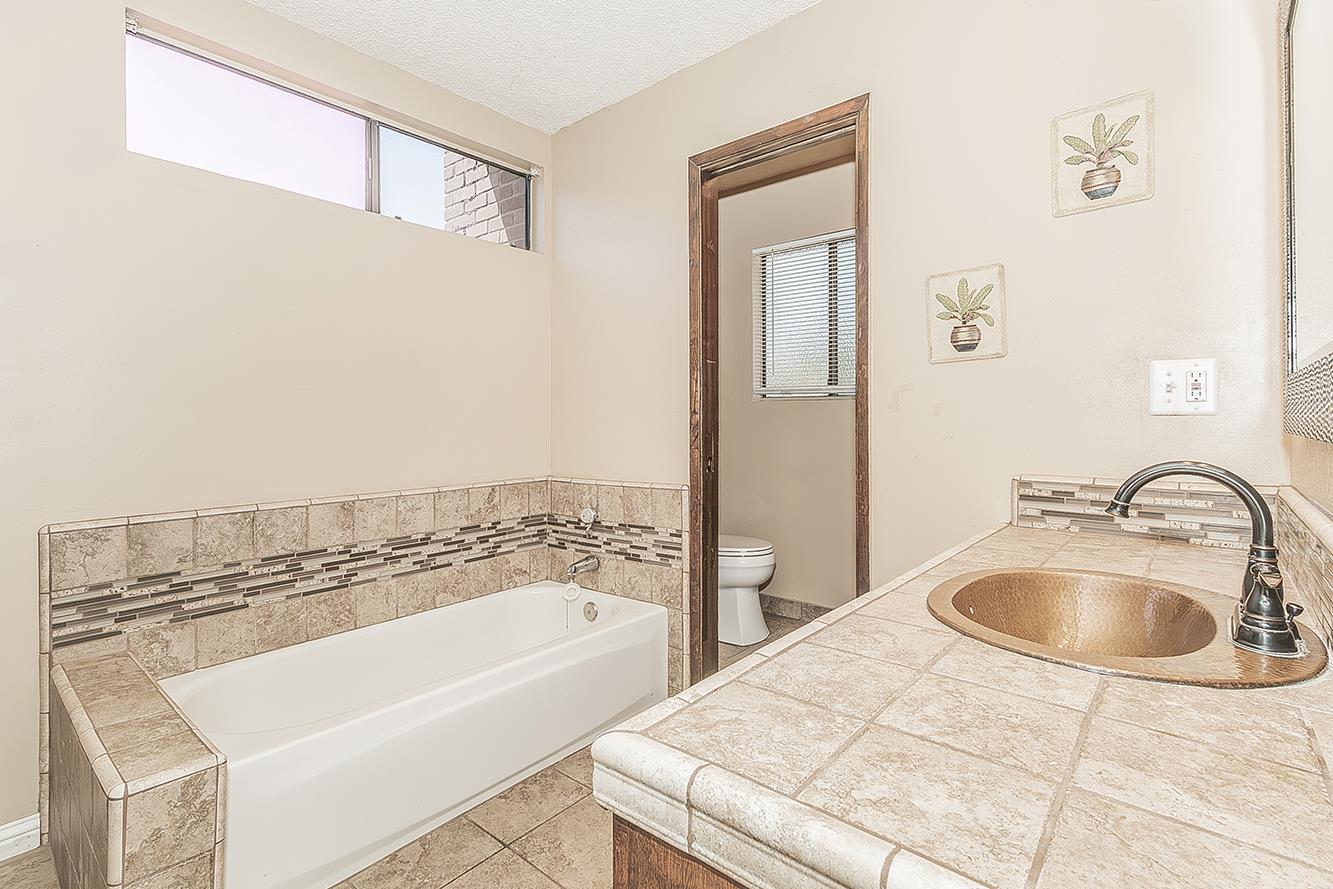 1534 S Sylmar Ave, Fresno, CA 93727