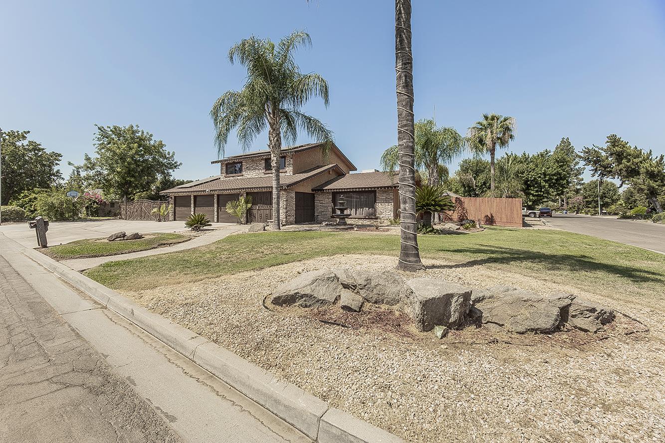 1534 S Sylmar Ave, Fresno, CA 93727