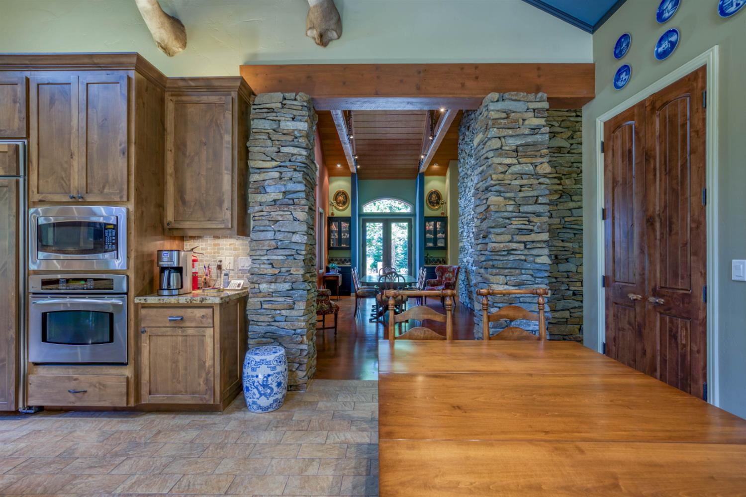 39155 Pitchwood Ln, Shaver Lake, CA 93664
