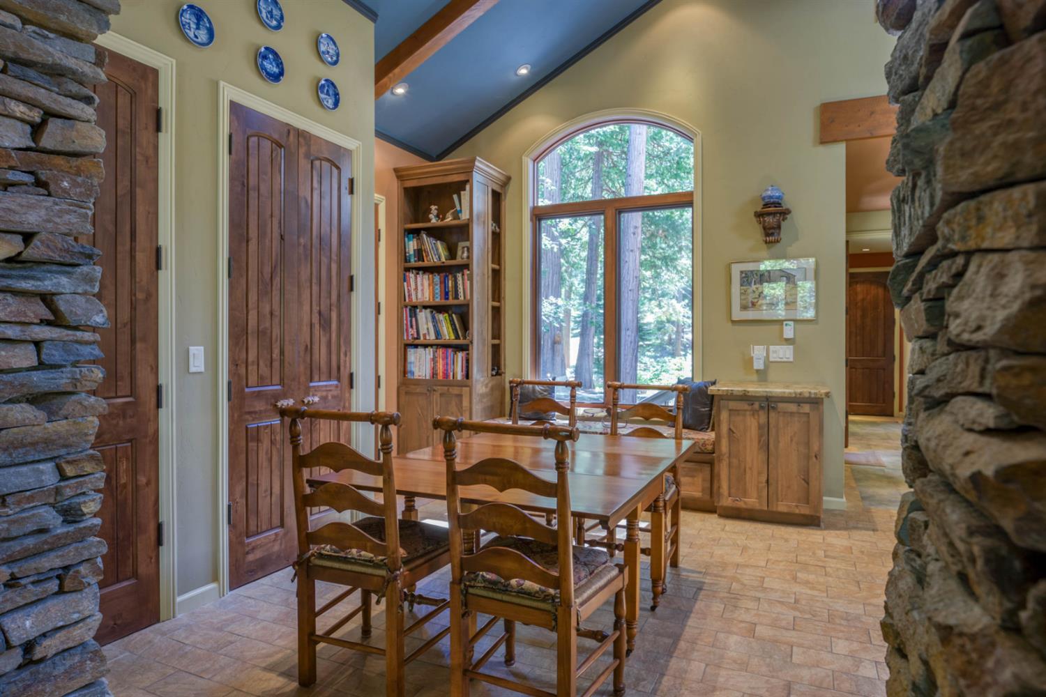 39155 Pitchwood Ln, Shaver Lake, CA 93664